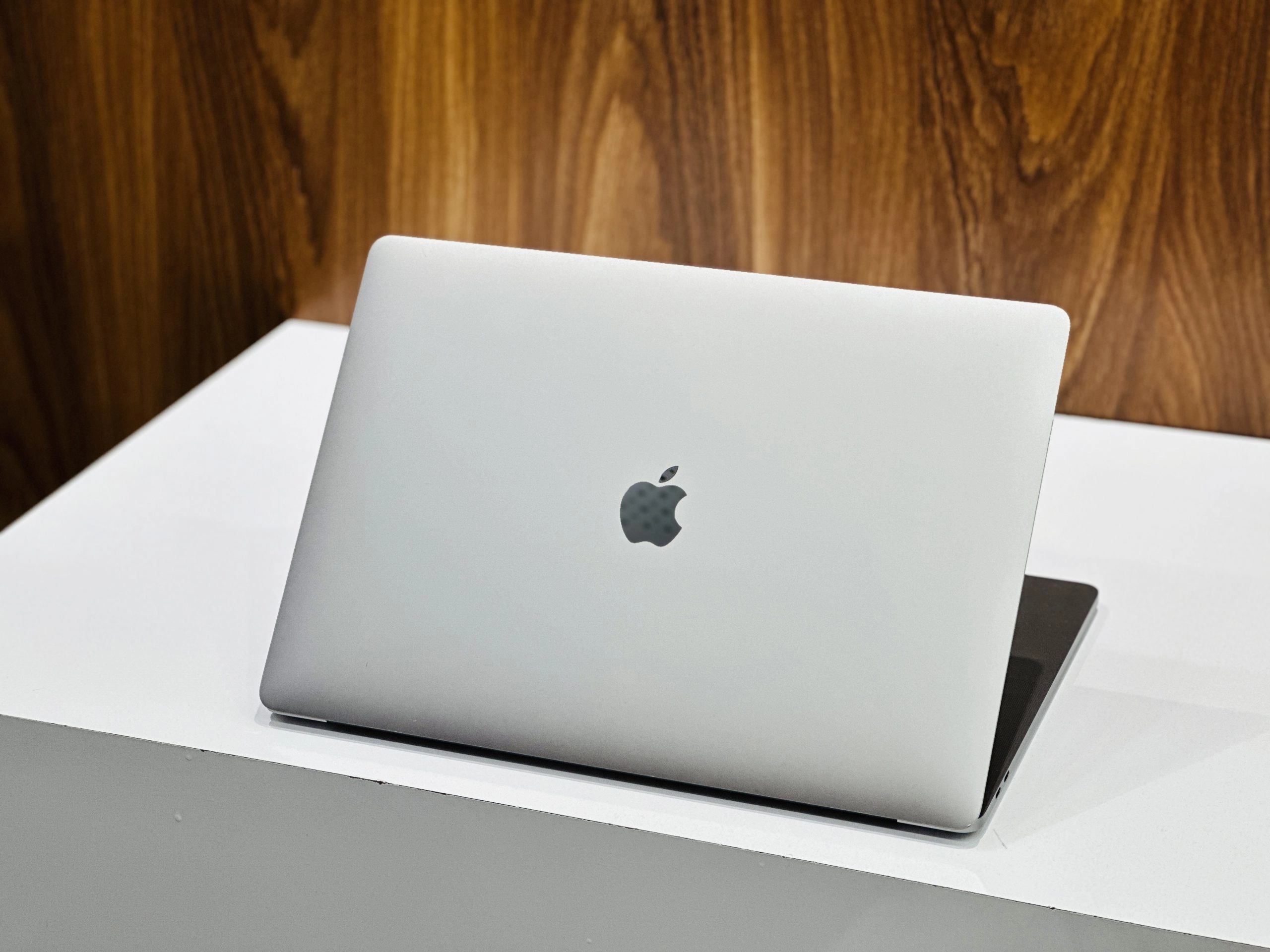 لپ تاپ مک بووک پرو 2019 تاچ بار   laptop mac book pro 2019 touch bar