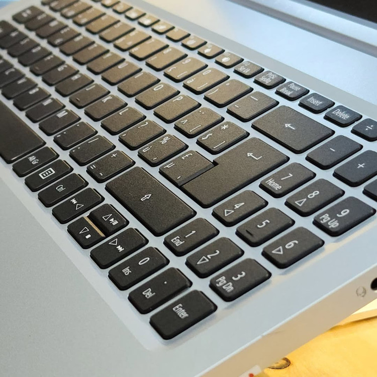 لپ تاپ ایسر اسپیر گرافیک دار مهندسی دانشجویی laptop acer aspire i5-8265u /8g ddr4/ 256g ssd/15.6 fhd/2g mx 250