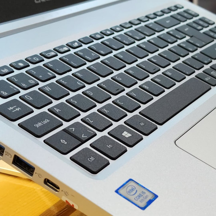 لپ تاپ ایسر اسپیر گرافیک دار مهندسی دانشجویی laptop acer aspire i5-8265u /8g ddr4/ 256g ssd/15.6 fhd/2g mx 250